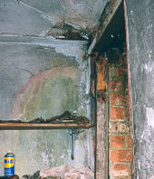 Inside The Shed, Nov 1998. Rather gloomy. Ah, that's where I left the can of WD40